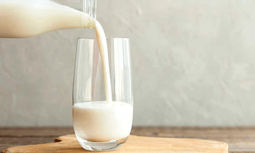Crescimento da produção de leite e preços em queda